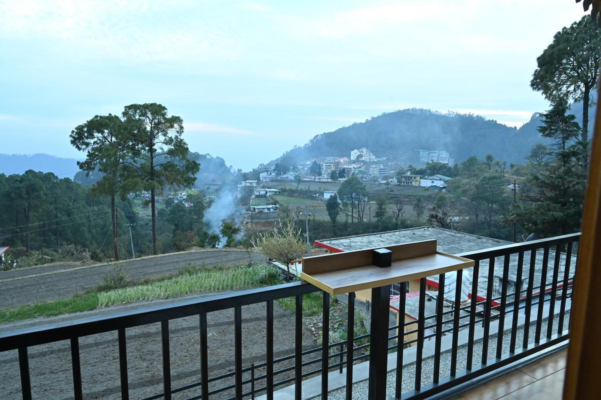 Silver Fern By The Hillside Nainital Chambre photo